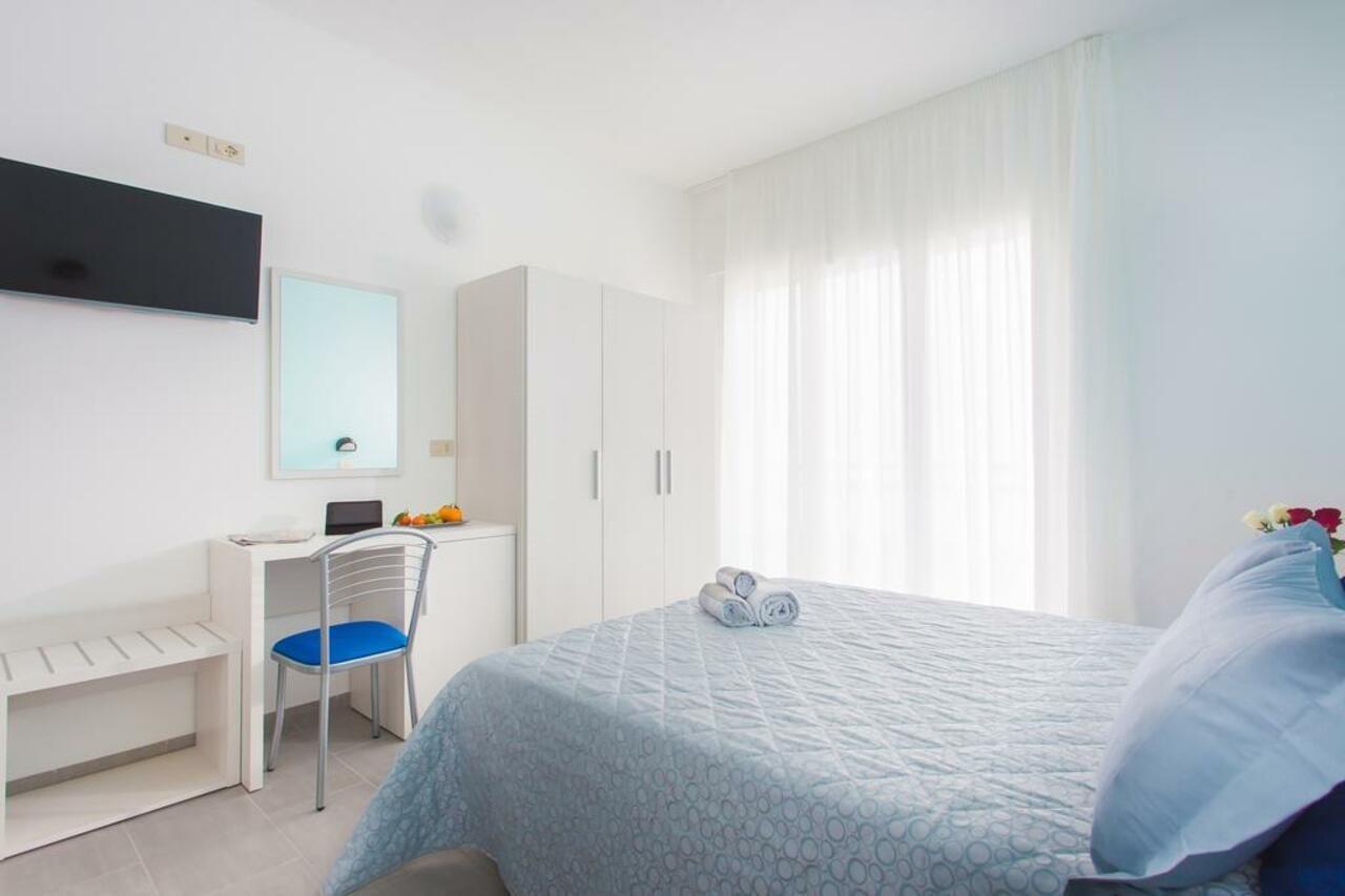 Hotel Platinum Римини Экстерьер фото