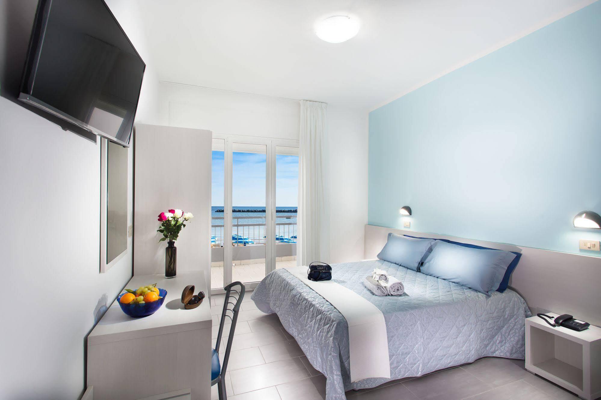 Hotel Platinum Римини Экстерьер фото