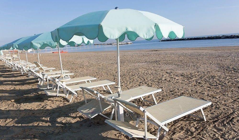 Hotel Platinum Римини Экстерьер фото